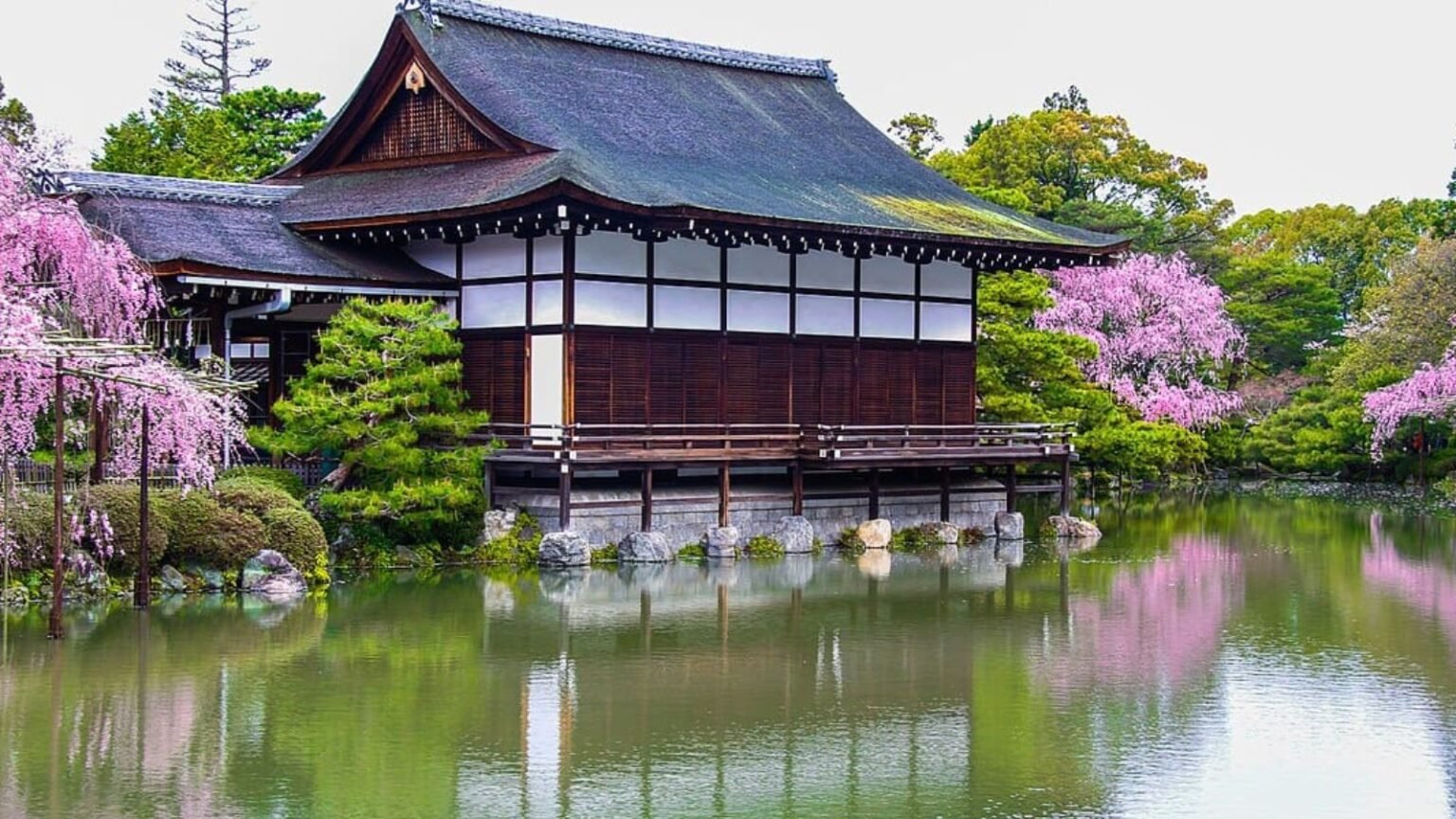 Japanese Houses: Complete Guide to Traditional and Modern Homes in Japan